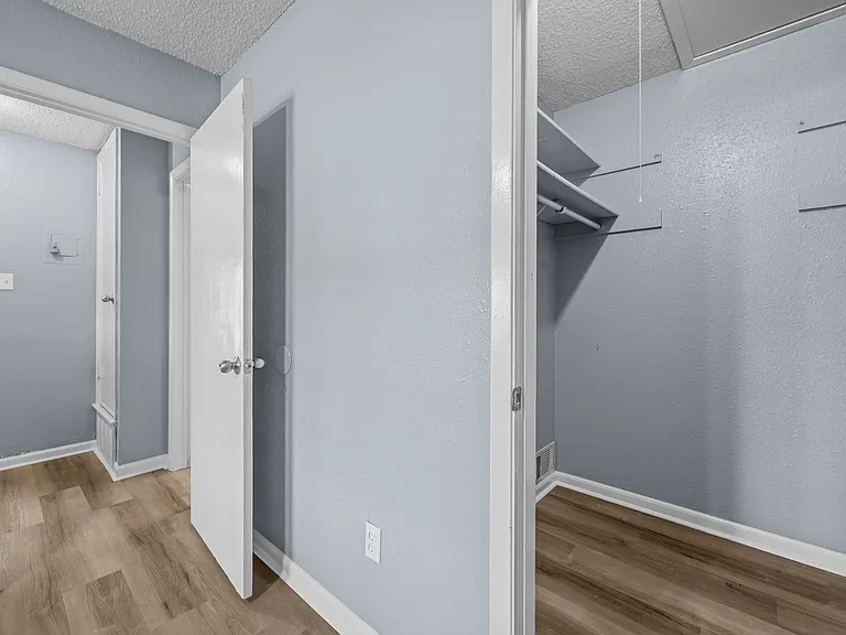 204 Northcrest Cir #D — Photo 12