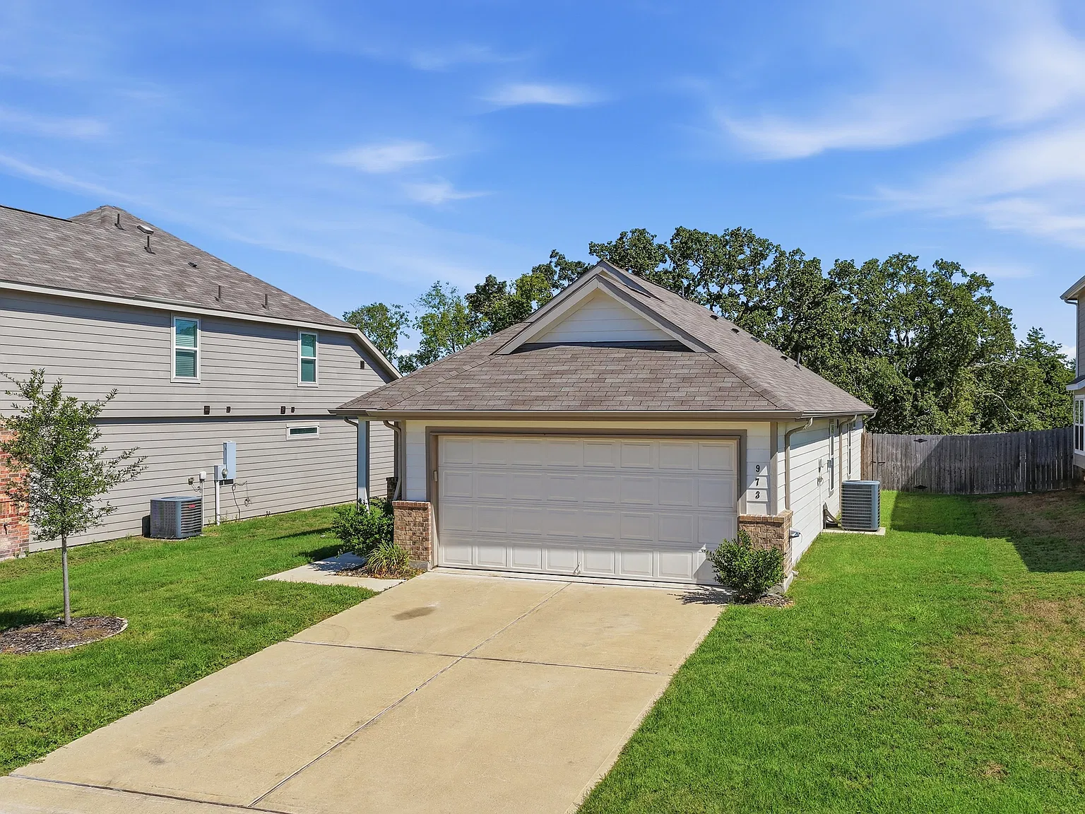 3 bed, 1318 sqft, $1,900 — Photo 1