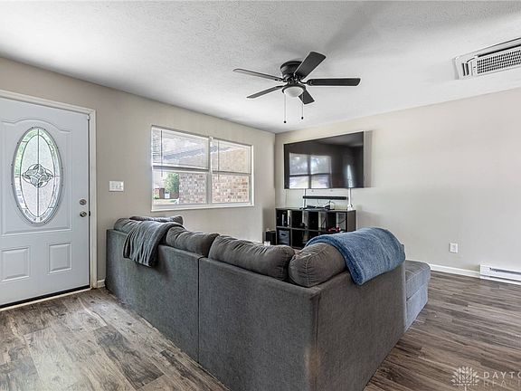 5th image of 619 Colorado Dr