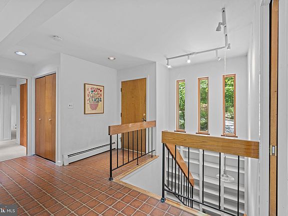 4th image of 10905 Crossview Dr