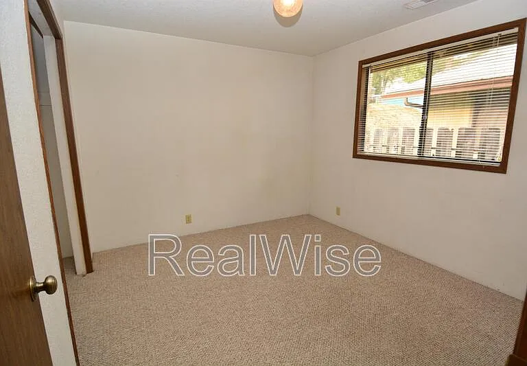 1132 NE Barager Ave — Photo 13
