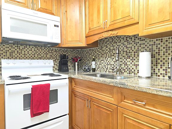 3rd image of 204 Kent L #L