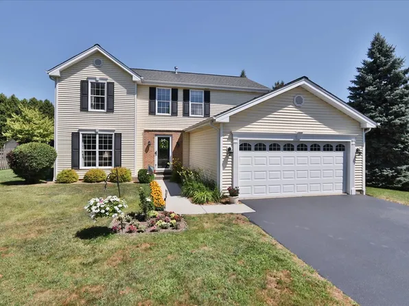 515 Shallow Cove Rd, Lake Zurich, IL 60047