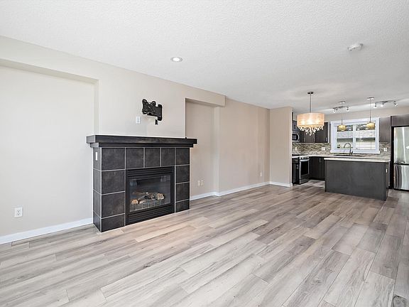 3rd image of 2914 18a Ave NW