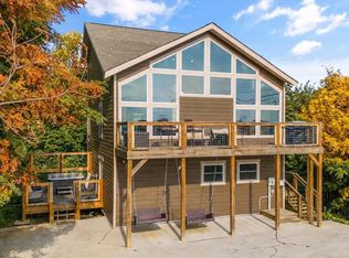 622 Wiley Oakley Dr, Gatlinburg, TN 37738