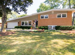 279 Sharon Dr, Barrington, IL 60010