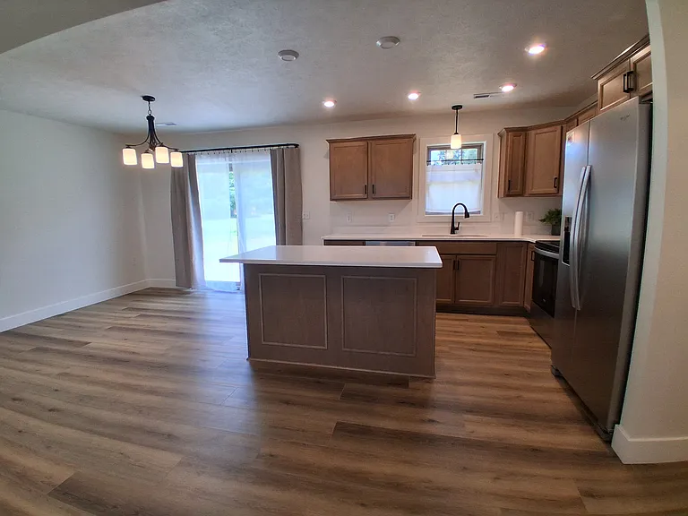 1453 W Todd Ln — Photo 15