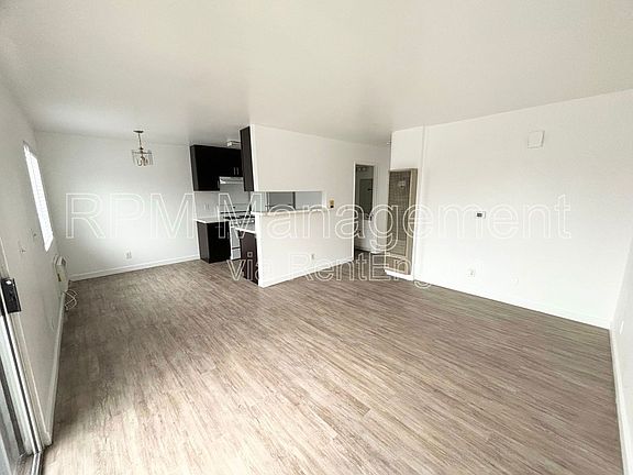 3rd image of 530 N Ardmore Ave APT 202