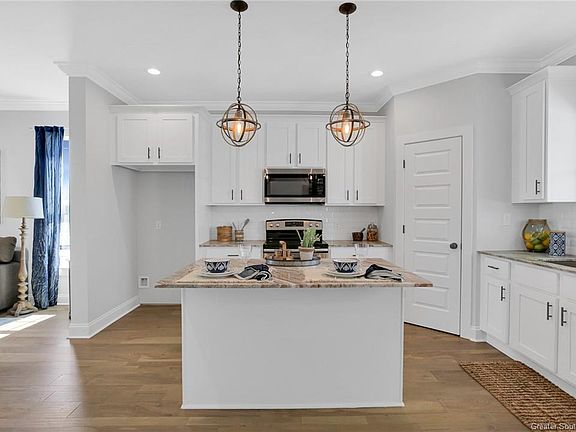 4th image of 850 W Sallier St #16