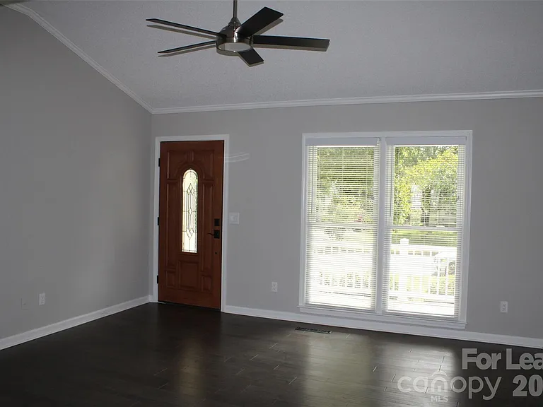 2212 Crosswinds Ct — Photo 4