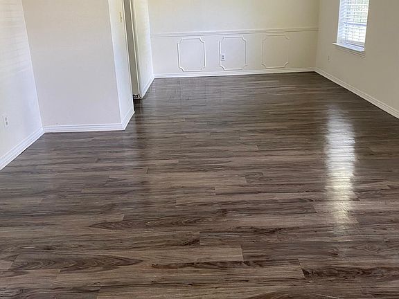 3rd image of 2626 Brookview Dr