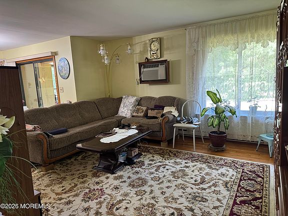 5th image of 147 Amberly Drive #G