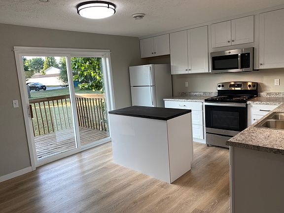 Kitchen (2)_08042022