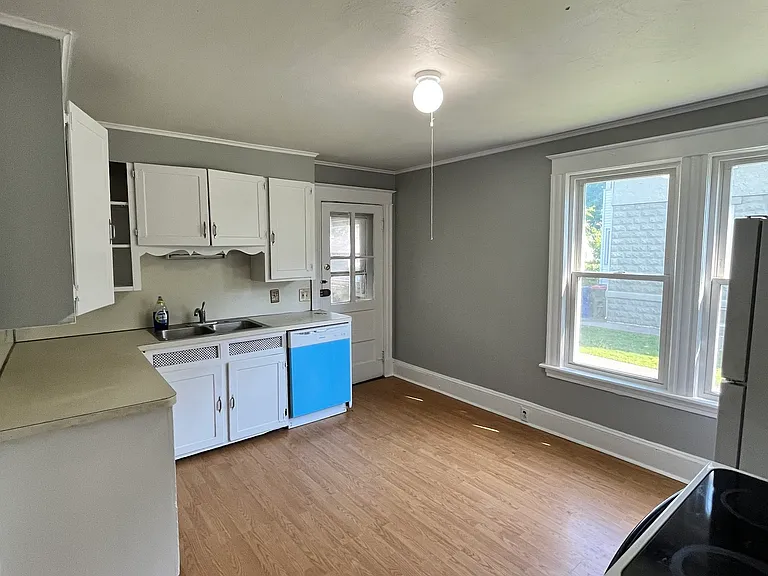 245 Bristol St #1 — Photo 10