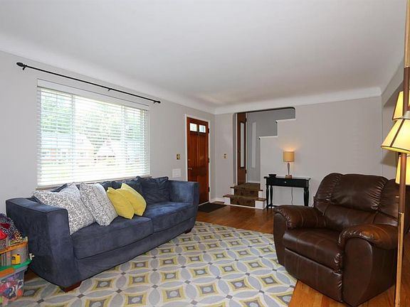 3rd image of 1364 Teakwood Ave