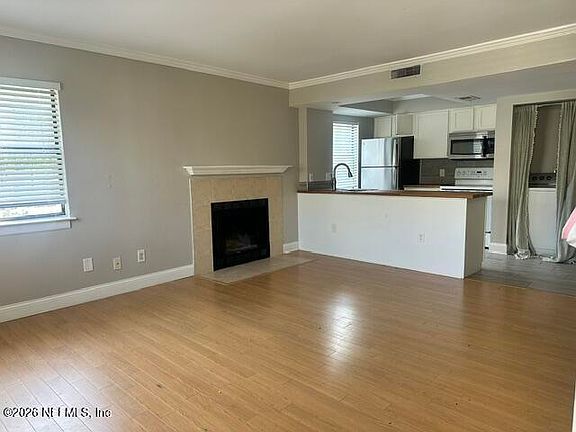 2nd image of 100 FAIRWAY PARK Boulevard #1908