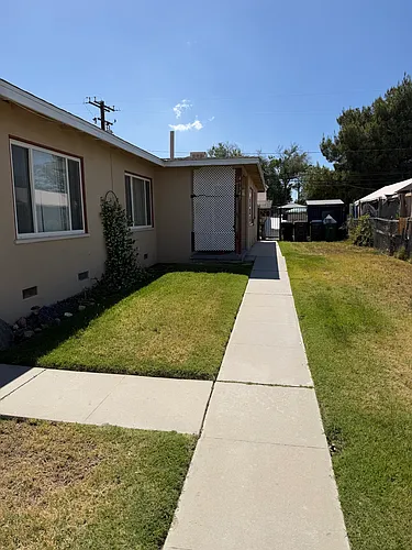 45347 10th St W Photo 1