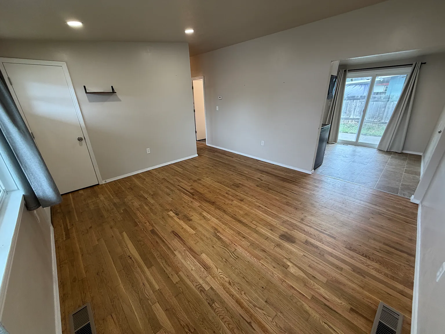 3 bed, 864 sqft, $1,700 — Photo 4