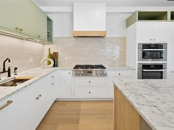 144 Linden St APT B, Wellesley, MA 02482