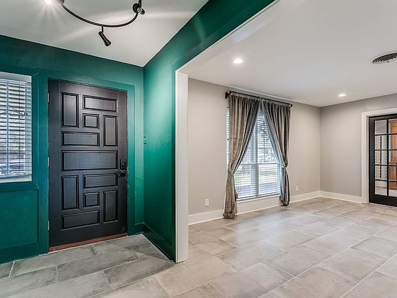 5th image of 209 Glentower Dr