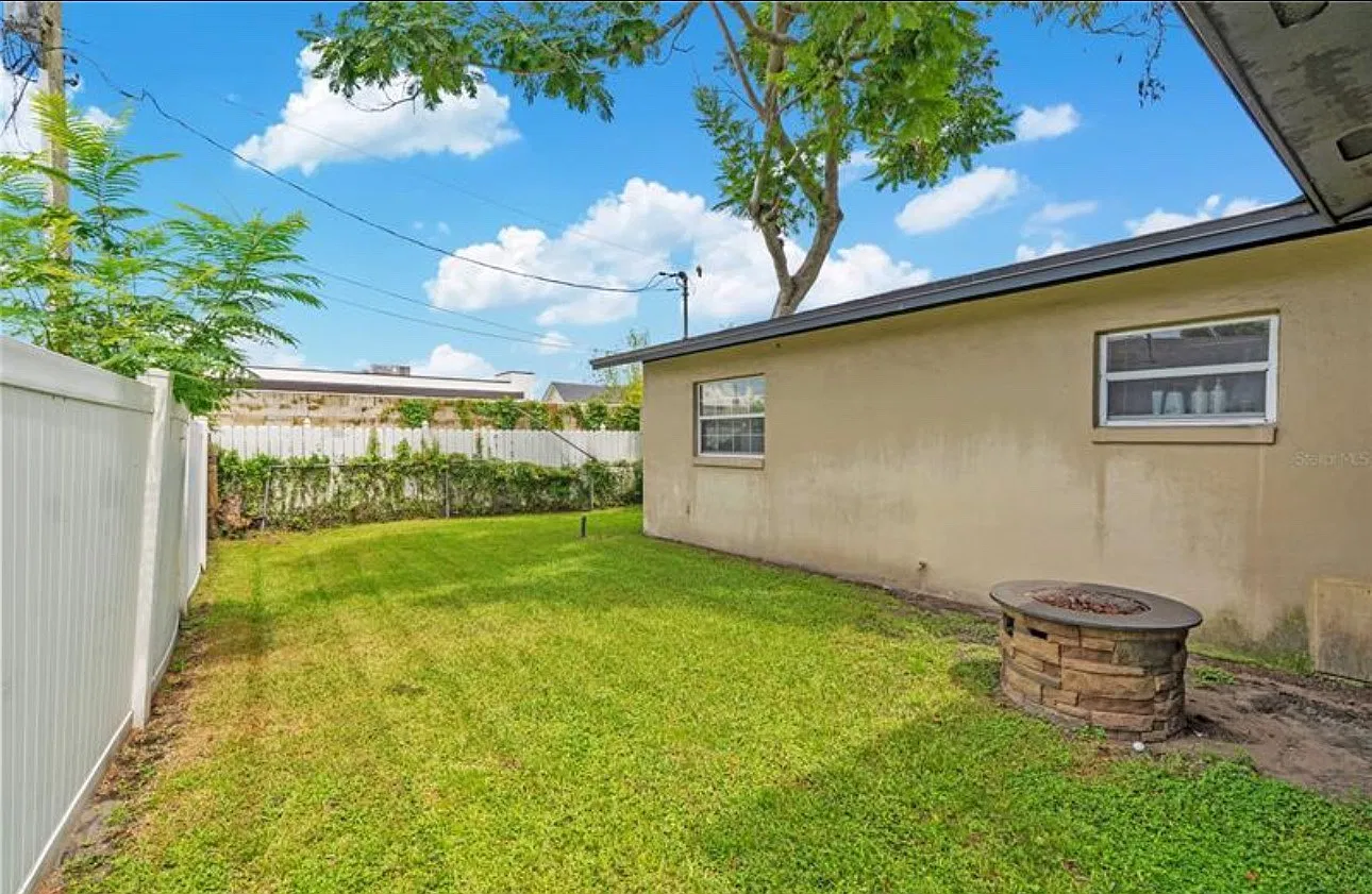 3 bed, 1300 sqft, $2,500 — Photo 2