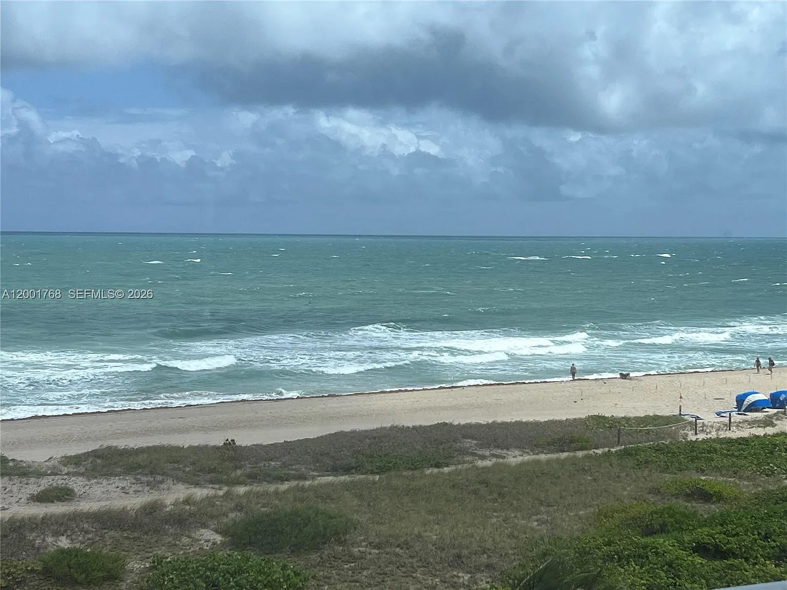 Breakers Condominium — Photo 2