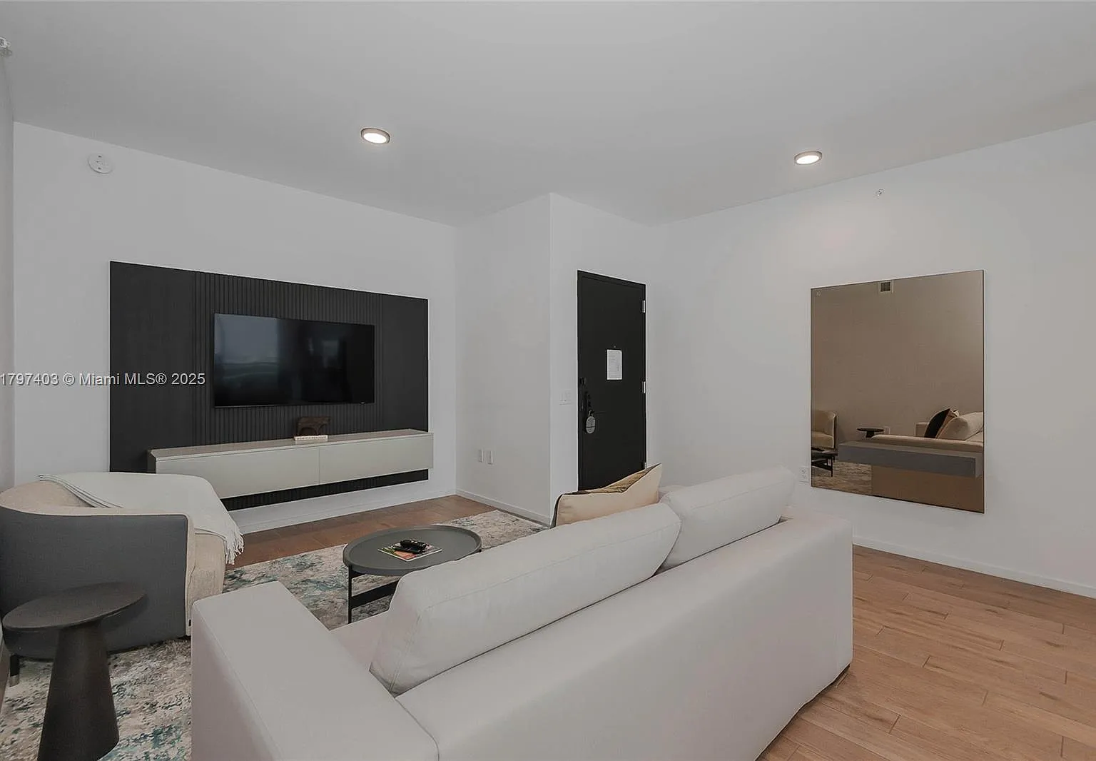 3 bed, 2301 sqft, $6,900 — Photo 4