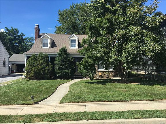 2nd image of 454 Langley Ave