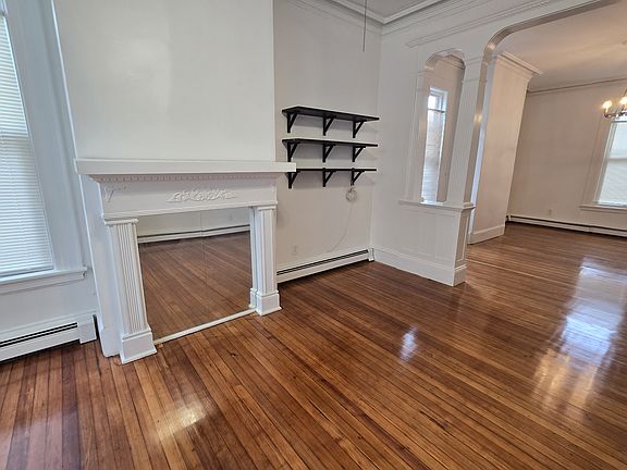 3rd image of 36 Brighton St APT 1