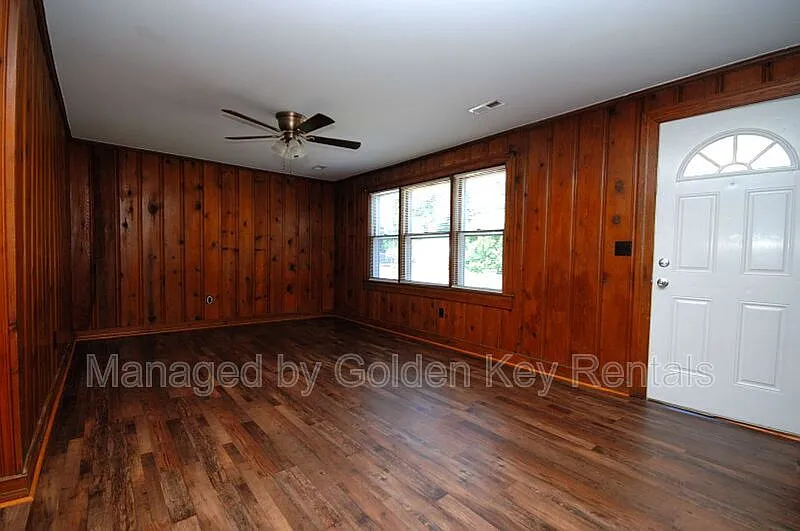 3 bed, 1.0 bath, $1,150 — Photo 2