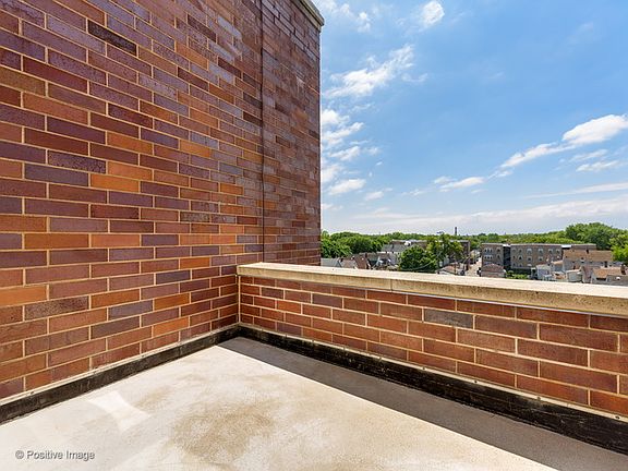 5th image of 3611 W Montrose Ave #506