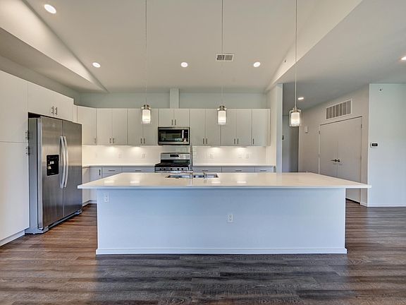 5th image of 31191 Black Eagle Dr #301