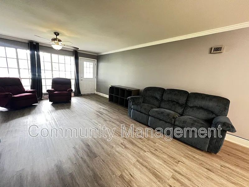 1 bed, 1.0 bath, 620 sqft, $795 — Photo 2