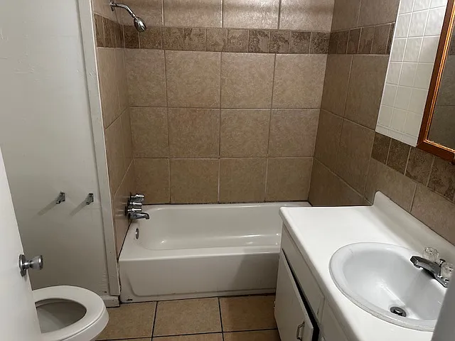 Bowmanor Garden Apartments — Photo 33