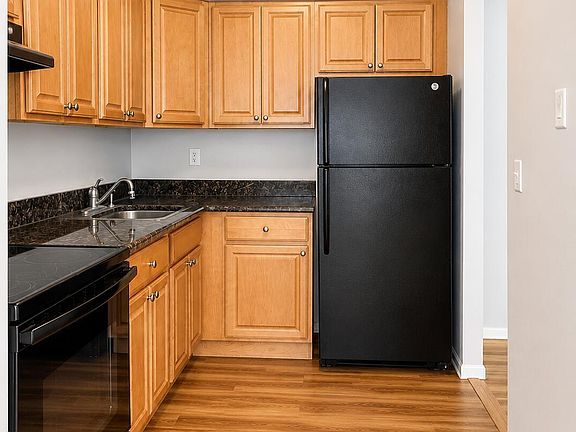 3rd image of 315-317 8th Ave Unit 208