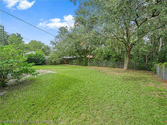 5th image of 1261 Lakeview Dr