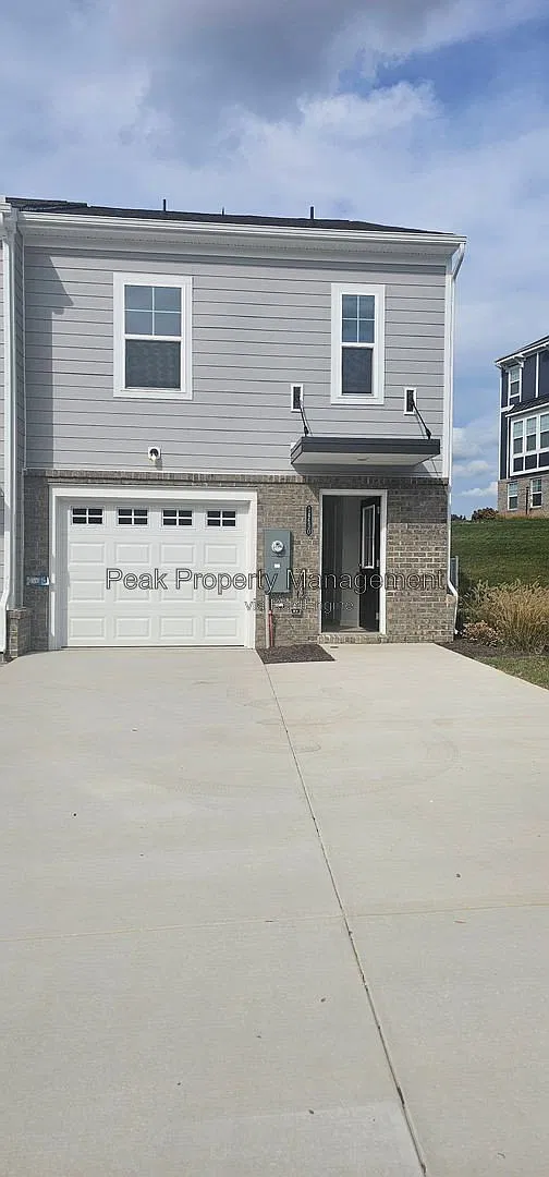 3 bed, 2.5 bath, 1525 sqft, $2,550 — Photo 1