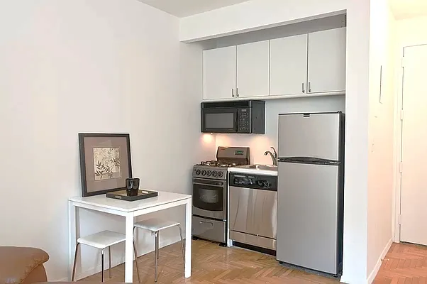 Rented by City Connections Realty | media 4