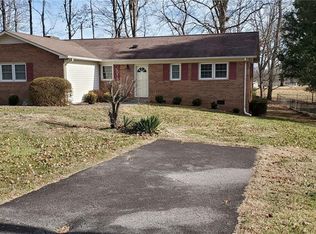 398 Raven Laurel Dr, Wilkesboro, NC 28697