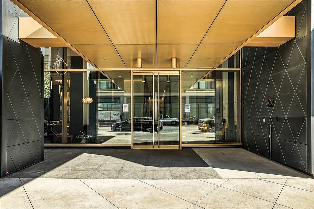 1 bed, 489 sqft, $2,400 — Photo 2