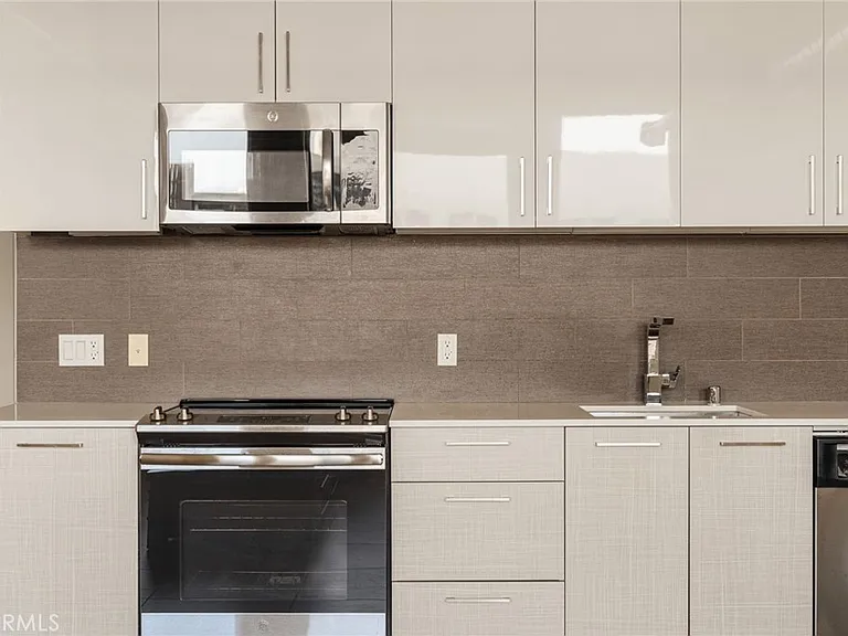 939 S Broadway #1001 — Photo 22