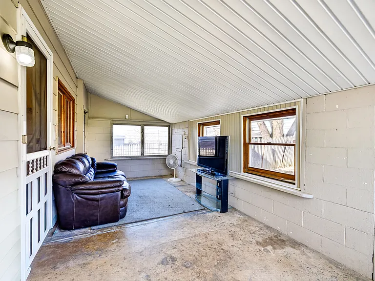 528 Packer St — Photo 14