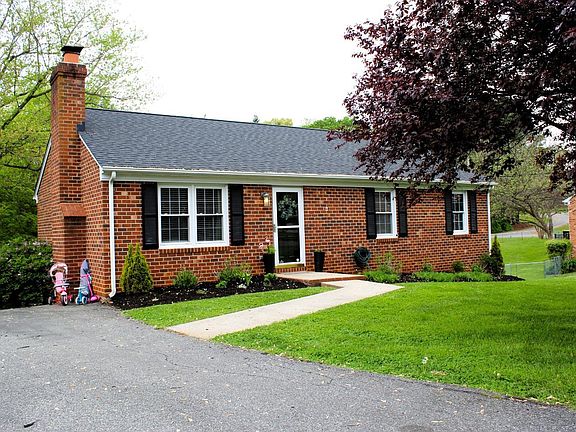 3rd image of 103 Lakeland Ct