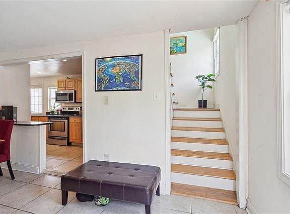 3rd image of 5526 Hewes St