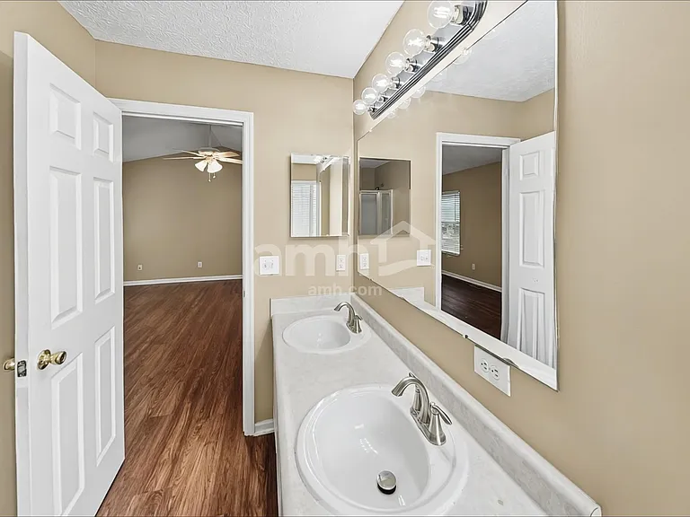 665 Norfolk Sq N — Photo 15