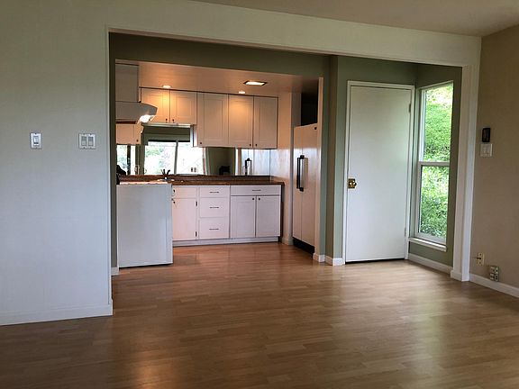 Kitchen with gas stove, oven and broiler