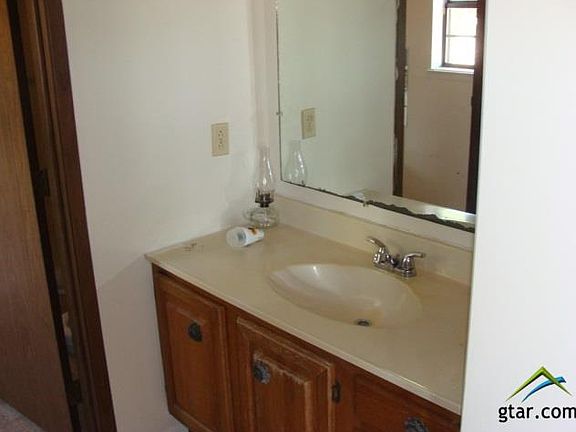 5th image of 312 Earl St