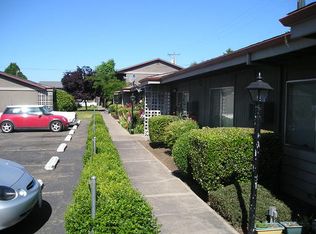 711 Royal Ave APT 11, Medford, OR 97504