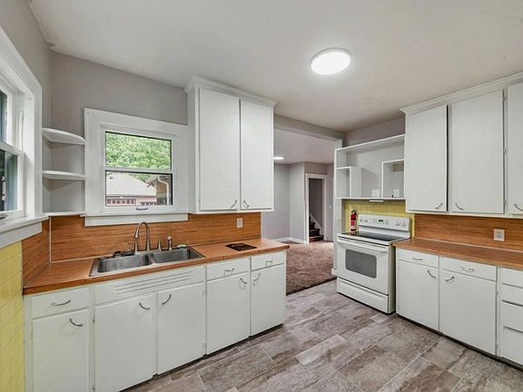2nd image of 208 Woodward Ave #17184250