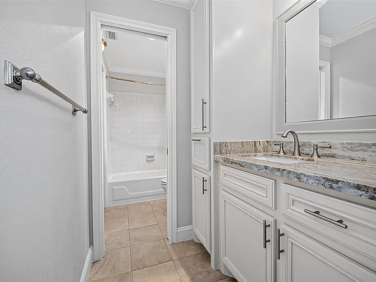 10310 Chevy Chase Dr — Photo 41